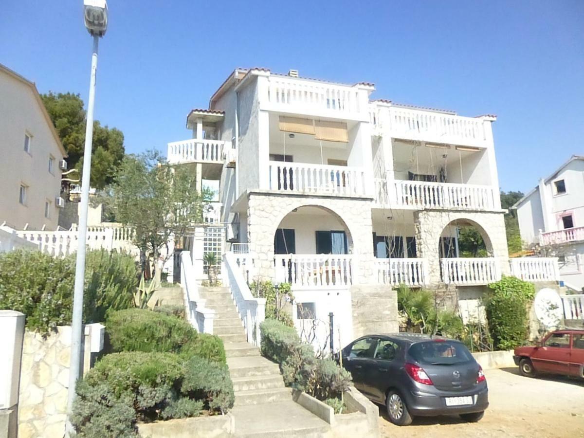 Apartments Vila Lavanda 오미살즈 외부 사진