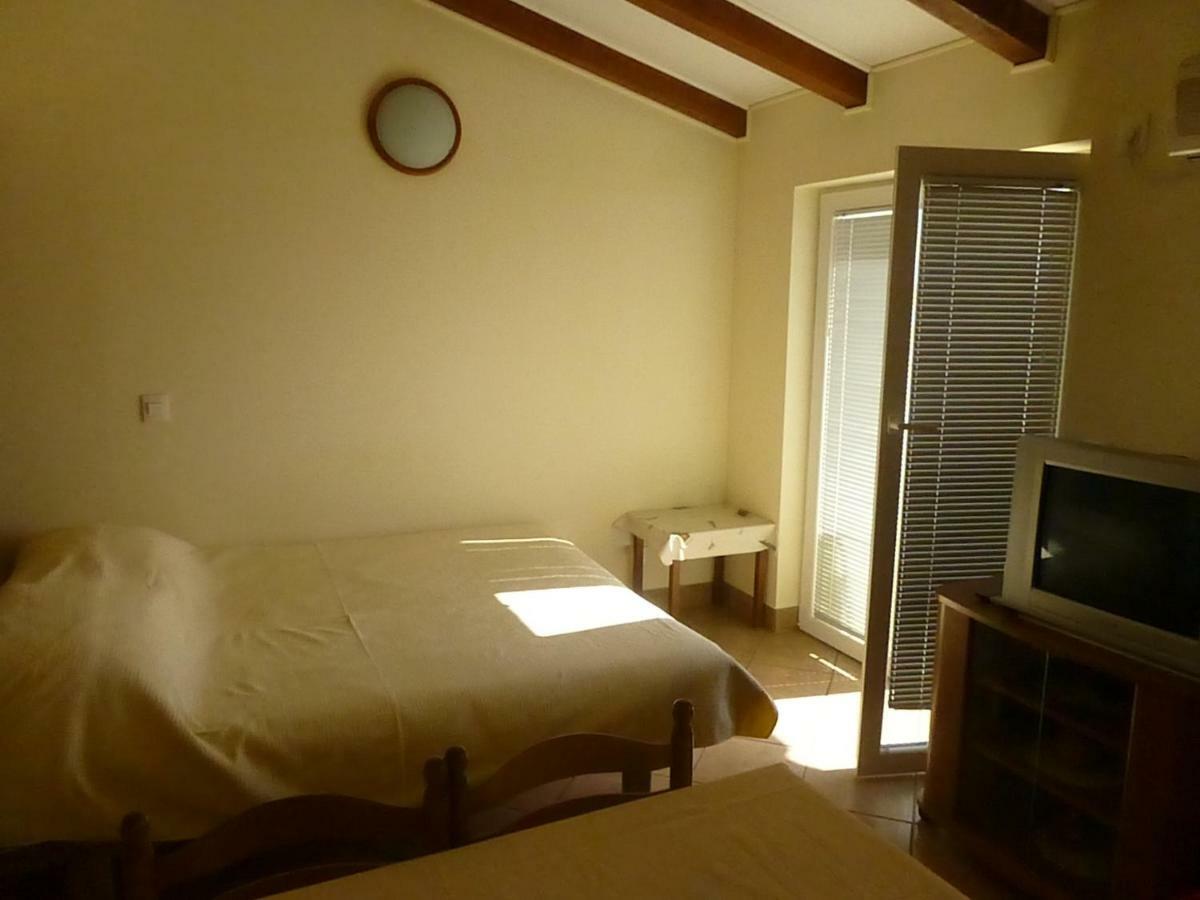 Apartments Vila Lavanda 오미살즈 외부 사진