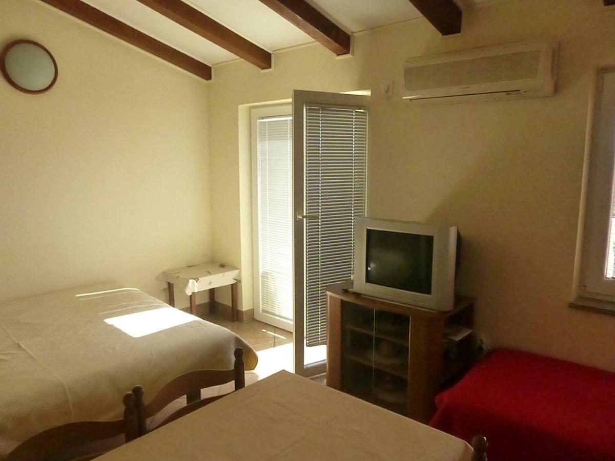 Apartments Vila Lavanda 오미살즈 외부 사진