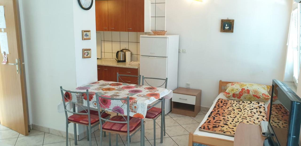 Apartments Vila Lavanda 오미살즈 외부 사진